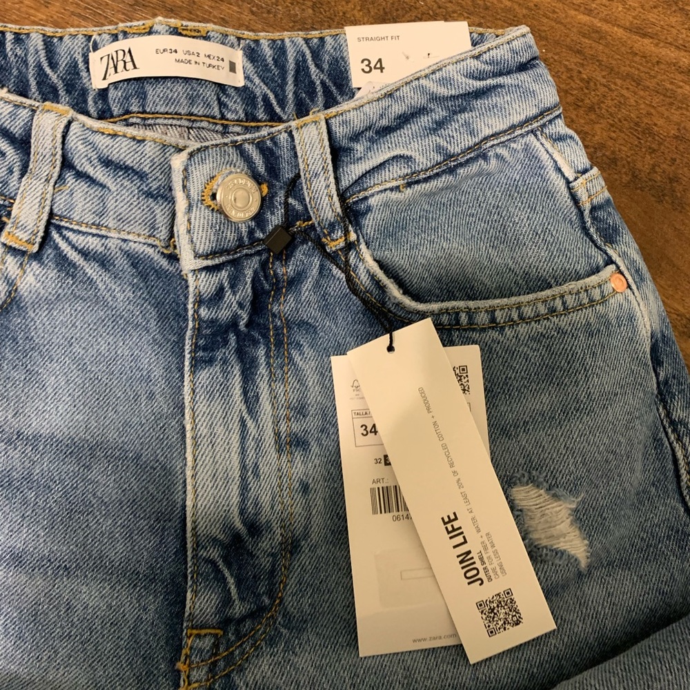 FULL LENGTH RIPPED JEANS 
SIZE 2